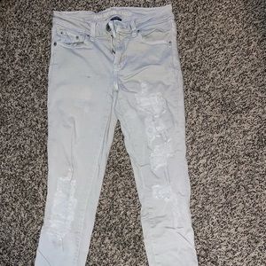 Size 4 super stretch off white skinny jeans from American Eagle.